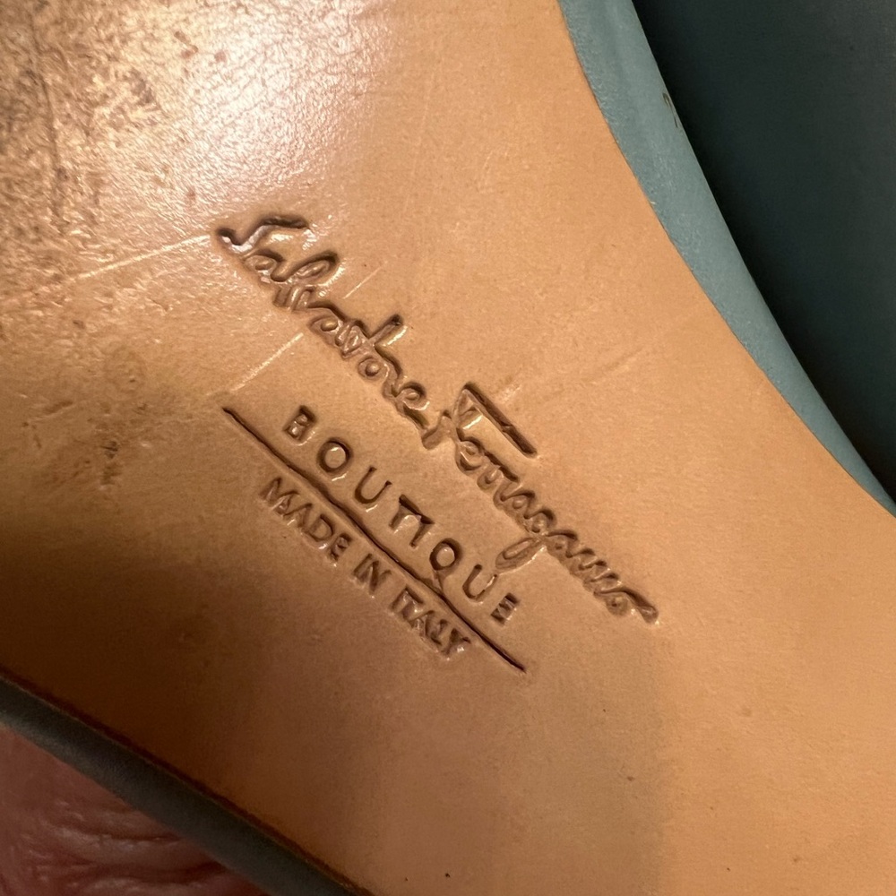 Salvartore Ferragamo Vara pumps size 8.5 2 A which is narrow, made in Italy - Picture 7 of 11